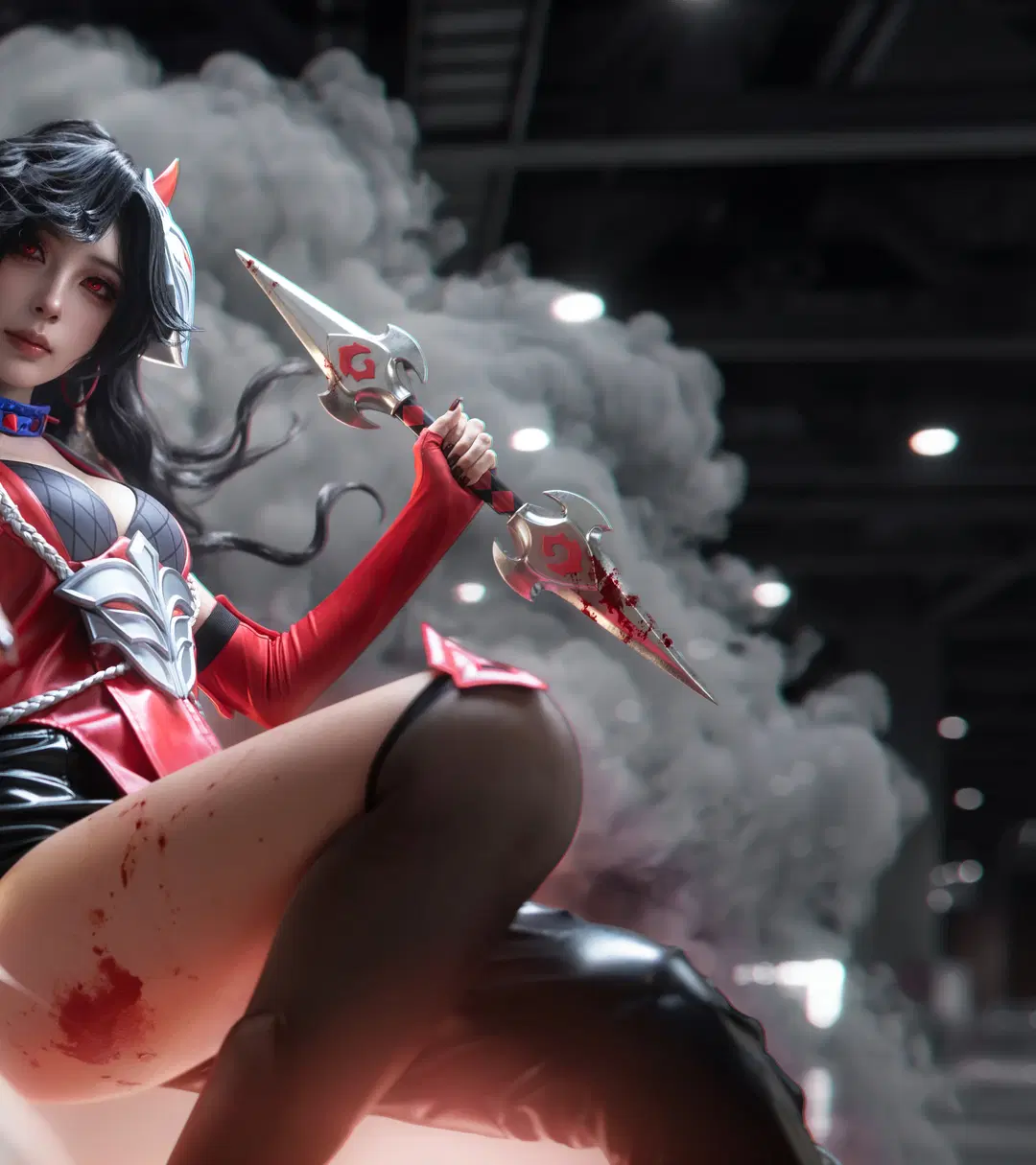 【阿珂コスプレ】オナー・オブ・キングス 阿珂のイベント写真、赤黒のレザー衣装と双剣 - 木鱼士 - 2枚目