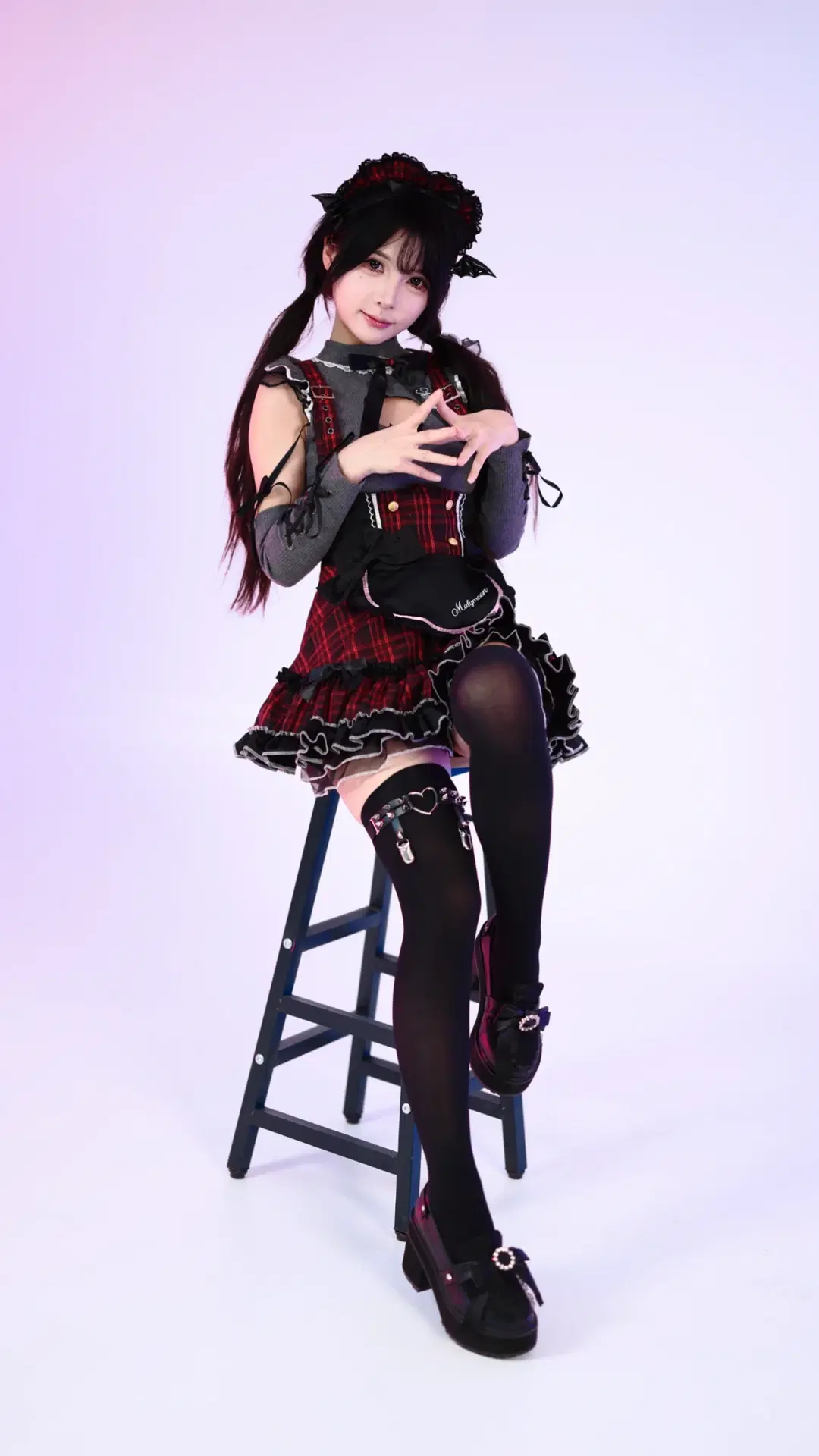 コスプレ, 小悪魔, 黒ストッキング, 白ホリ撮影, 鹿田莉
