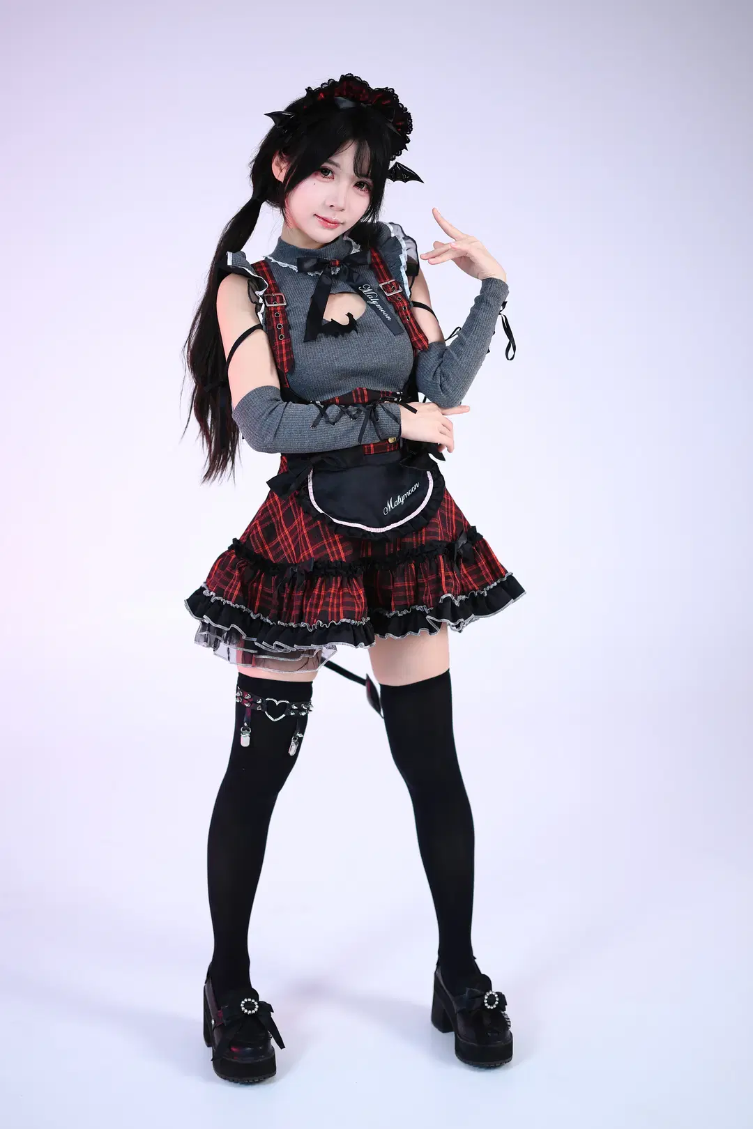 【白ホリ撮影】小悪魔スタイルの赤黒チェックスカート：鹿田莉のコスプレ記録 - 梦羽 - 3枚目