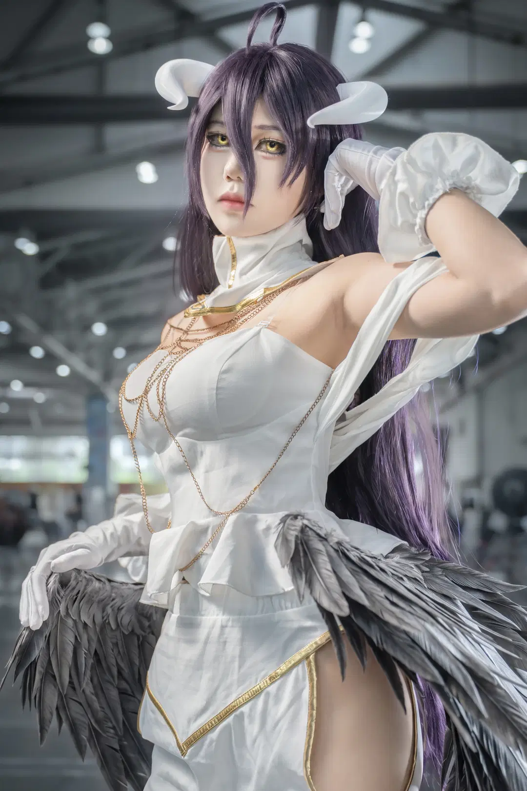 【アルベドコスプレ】『オーバーロード』純白の悪魔、中山ASアニメ展での撮影記録 - 牢底（鬼王版） - 2枚目