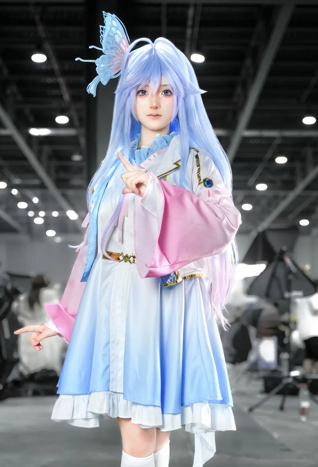【王冬児コスプレ】闘羅大陸 絶世唐門 青髪とピンクの蝶の装い - 牢底（鬼王版） - 2枚目