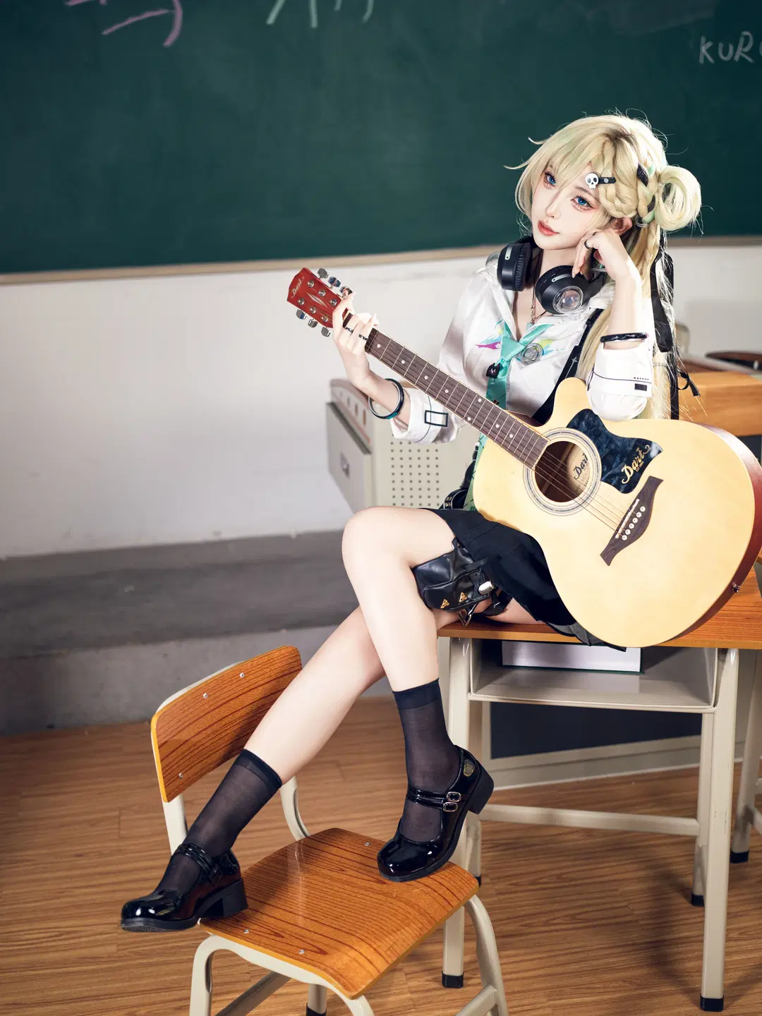 [Lynae cosplay] Wuthering Waves StarTorch Academy Classroom Daily Life by 星空 - Image 3