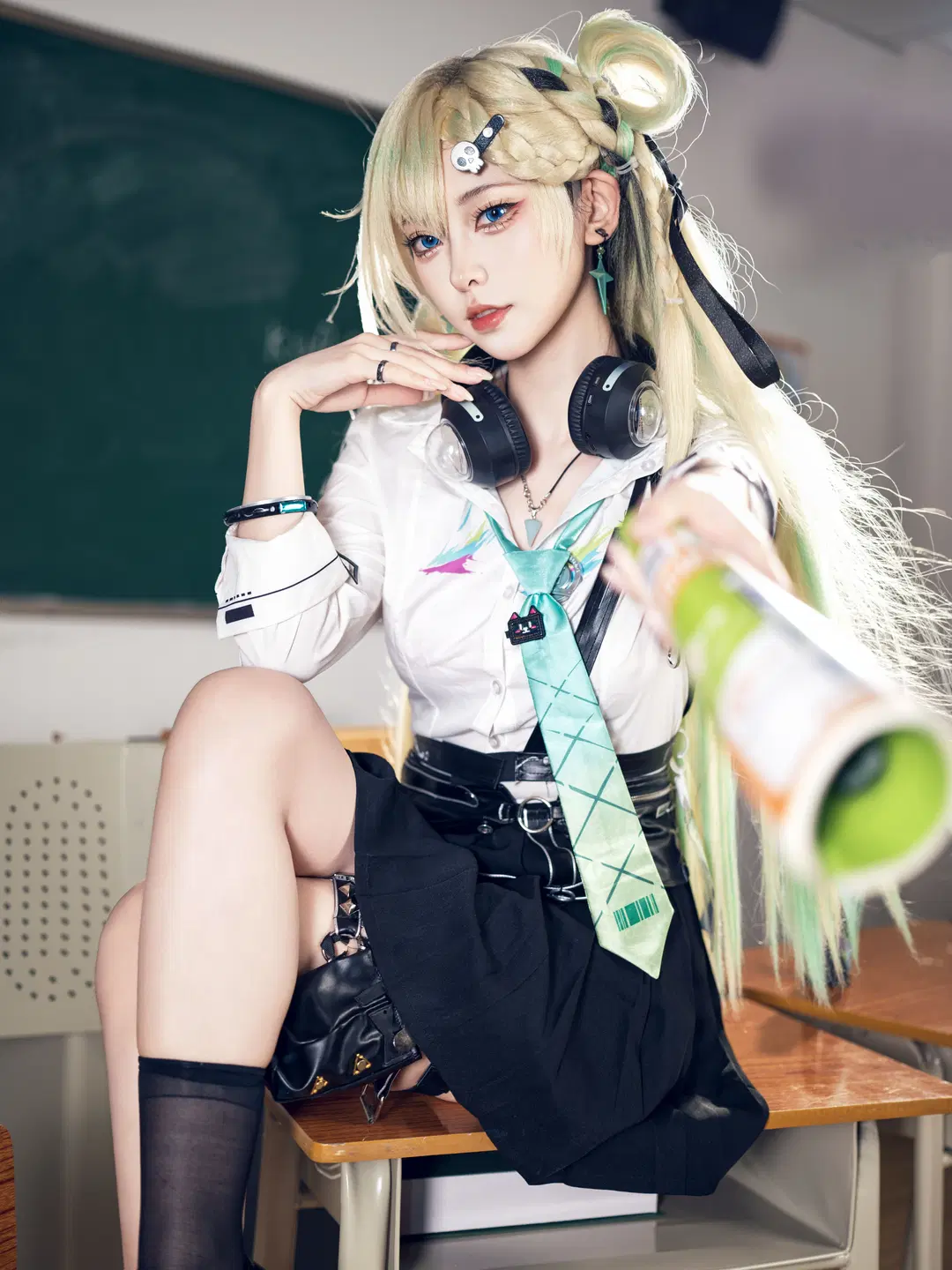 [Lynae cosplay] Wuthering Waves StarTorch Academy Classroom Daily Life by 星空 - Image 4