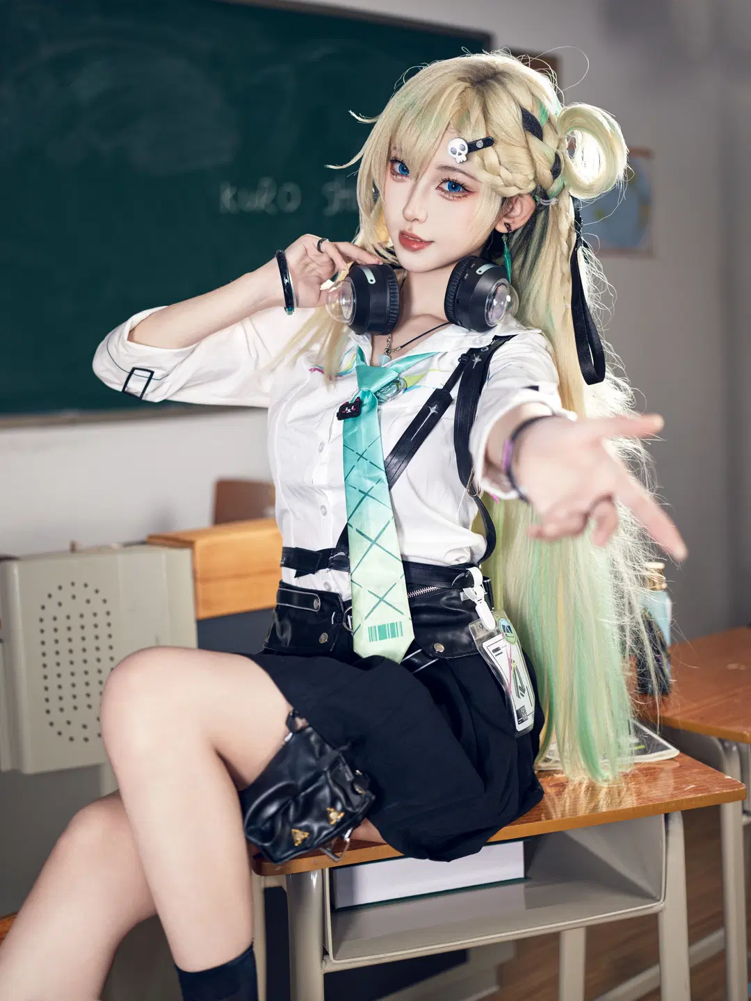 [Lynae cosplay] Wuthering Waves StarTorch Academy Classroom Daily Life by 星空 - Image 8