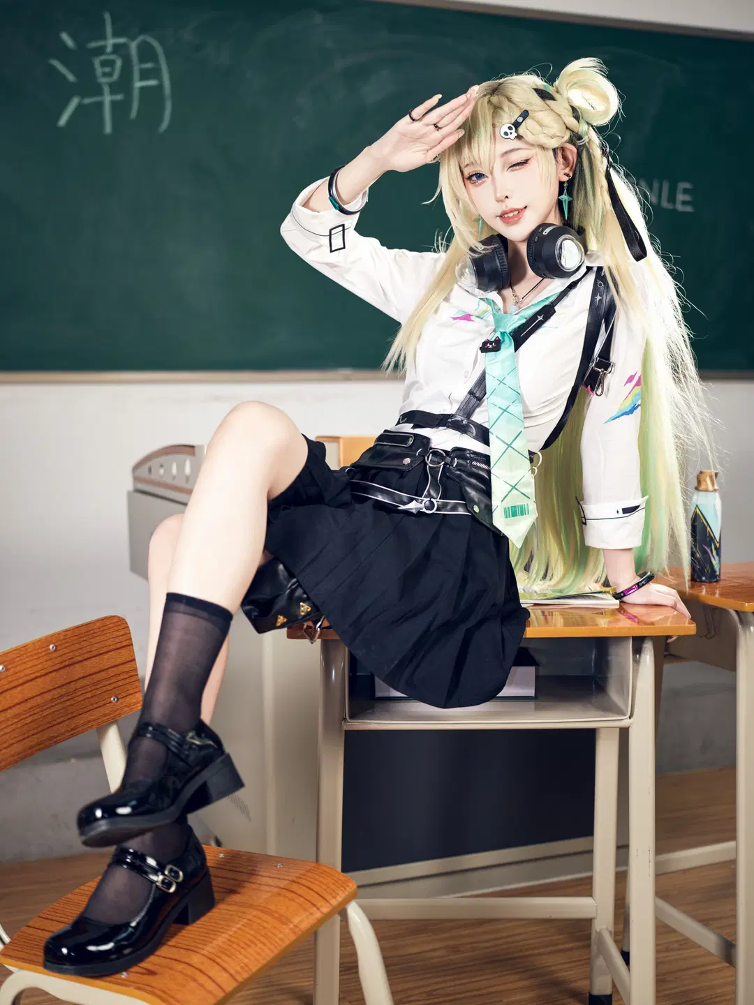 Wuthering Waves, Anime-style photography, Lynae cosplay, Black stockings, School style cosplay