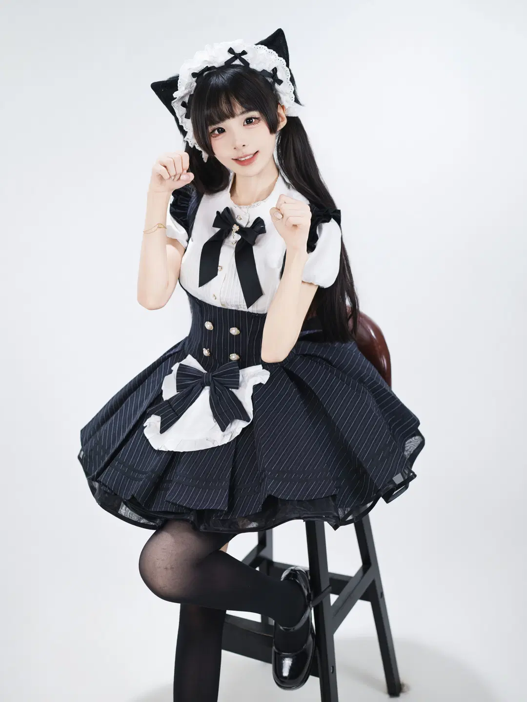 Studio Portrait Japanese Style Photography of a Cat-Ear Maid: Texture and Detail Log of Black Sheer Stockings and Striped Hem by 星空 - Image 3
