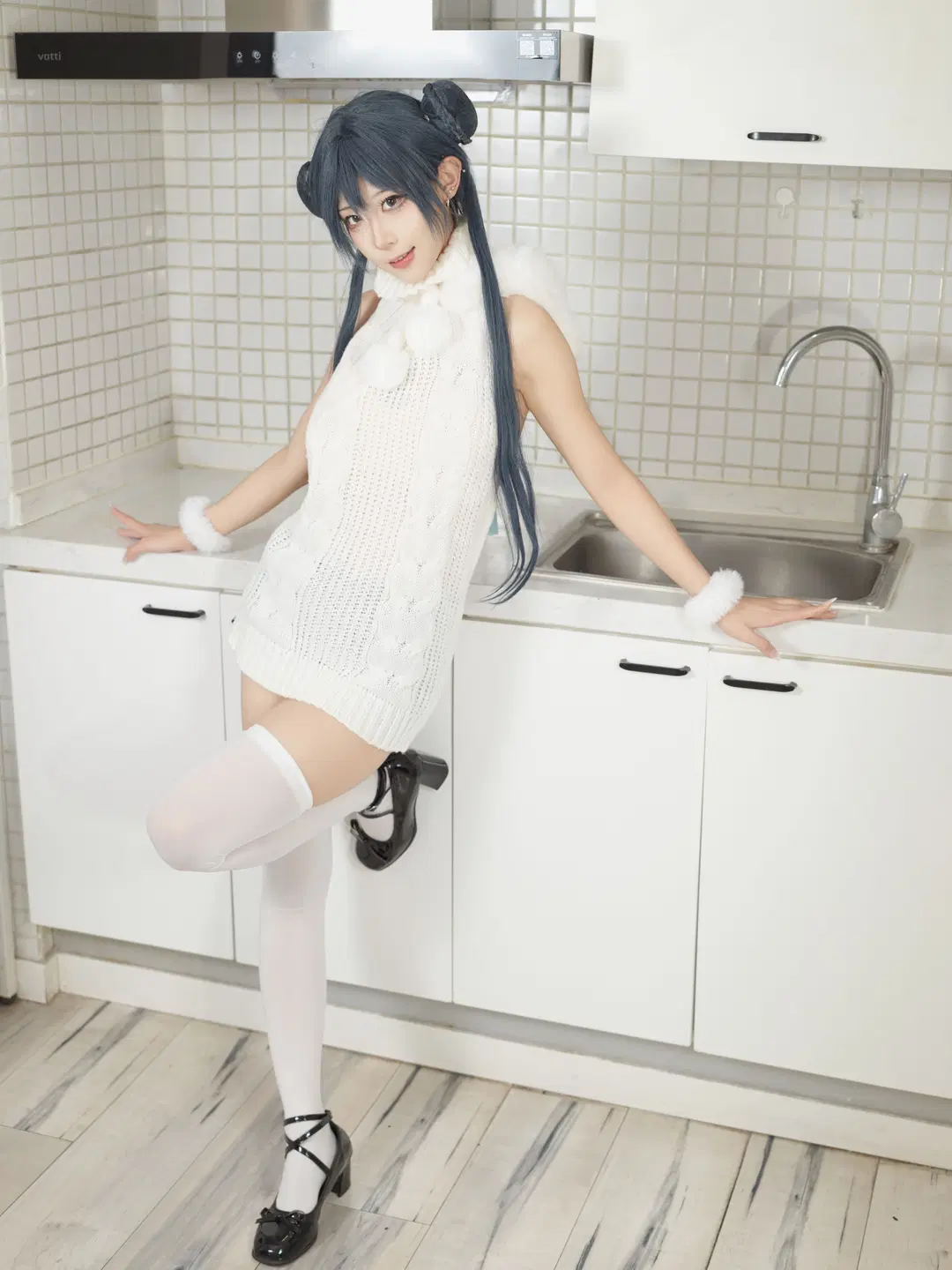 【白ニットコーデ】おうちでぼーっと過ごす日常：白ニットと白ニーソのアンニュイな時間 - 星空 - 8枚目