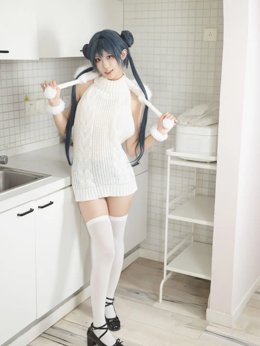 【白ニットコーデ】おうちでぼーっと過ごす日常：白ニットと白ニーソのアンニュイな時間 - 星空 - 9枚目