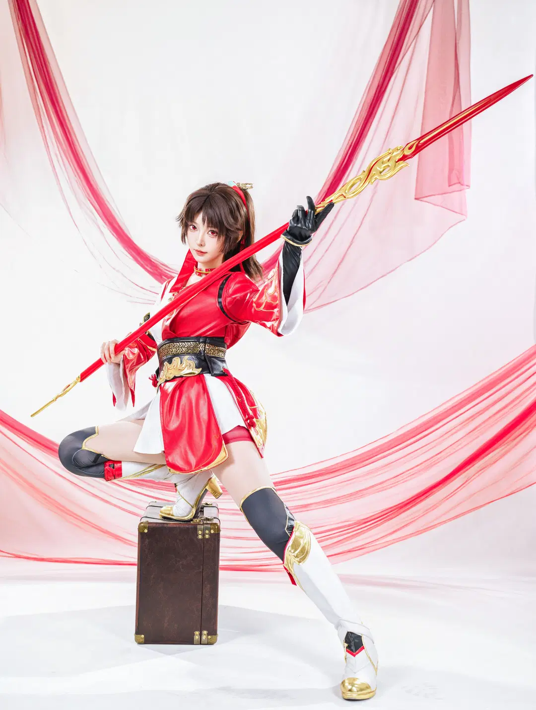 【ユンエイ コスプレ】赤と白の戦闘服に長槍、『オナー・オブ・キングス』の推しヒーローのスタジオ撮影 - 星空 - 7枚目