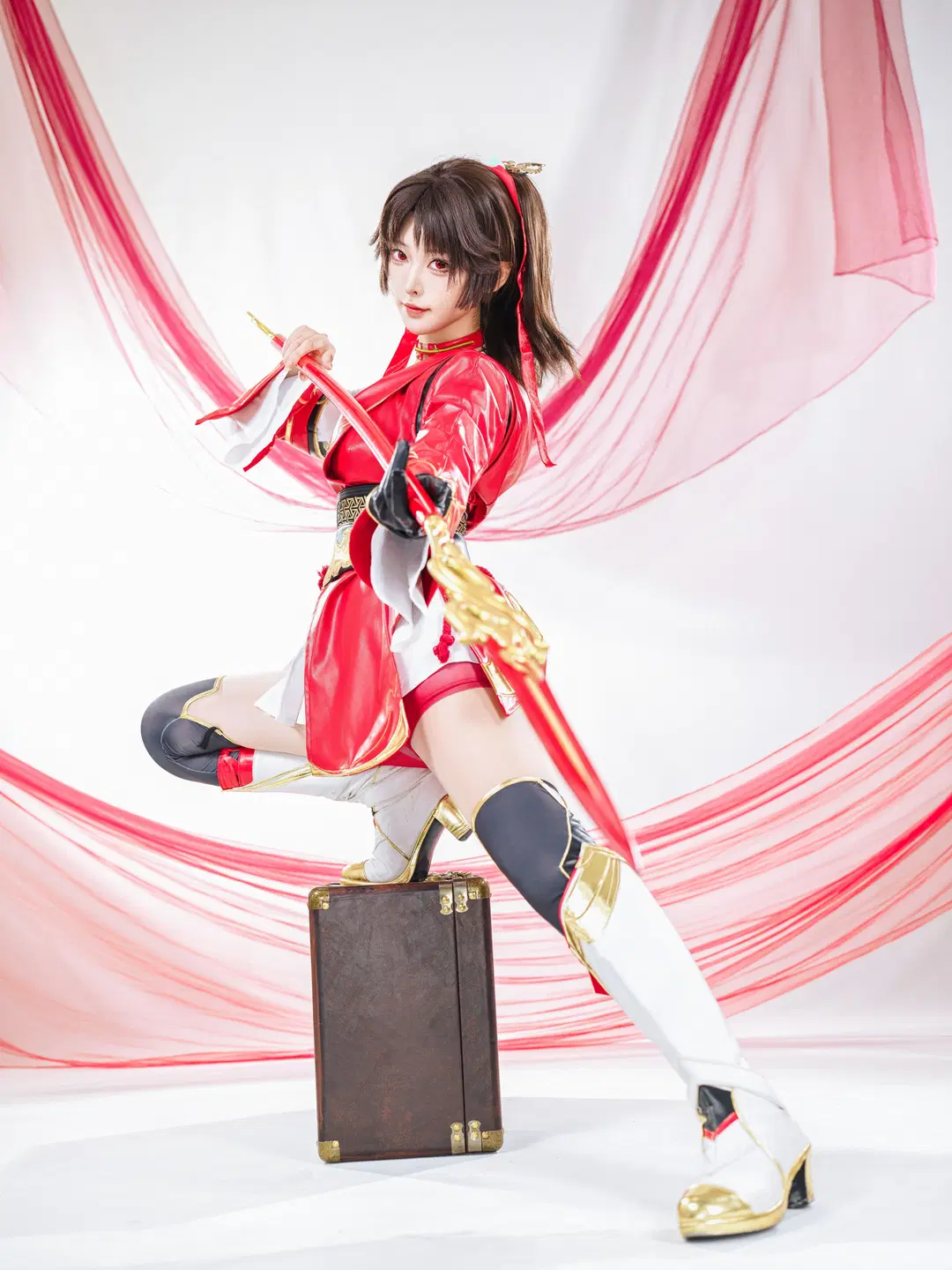 【ユンエイ コスプレ】赤と白の戦闘服に長槍、『オナー・オブ・キングス』の推しヒーローのスタジオ撮影 - 星空 - 8枚目