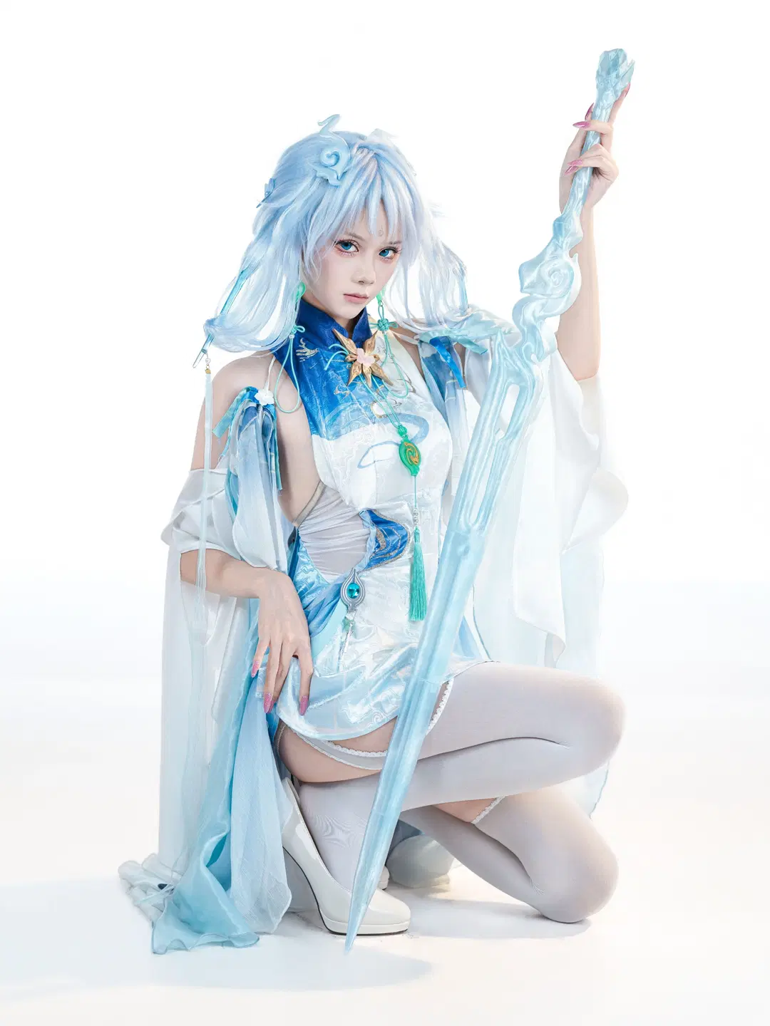【清宵cos】鸣潮里冷艳的角色，反差感十足的棚拍正片 - 星空 - 第9张