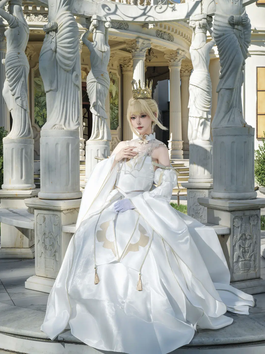 【アルトリア コスプレ】『Fate/Grand Order』白ドレスと王冠：純白の階段で捉える真夏の光と影 - 星空 - 4枚目