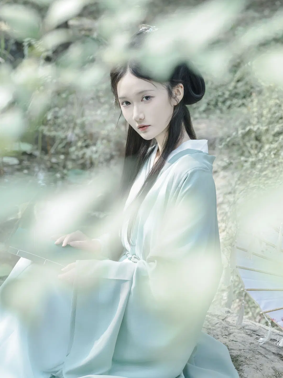 Shooting Wei-Jin Style Hanfu Amidst Green Hills and Waters: This Mint Green Exudes Ethereal Serenity by 星空 - Image 6