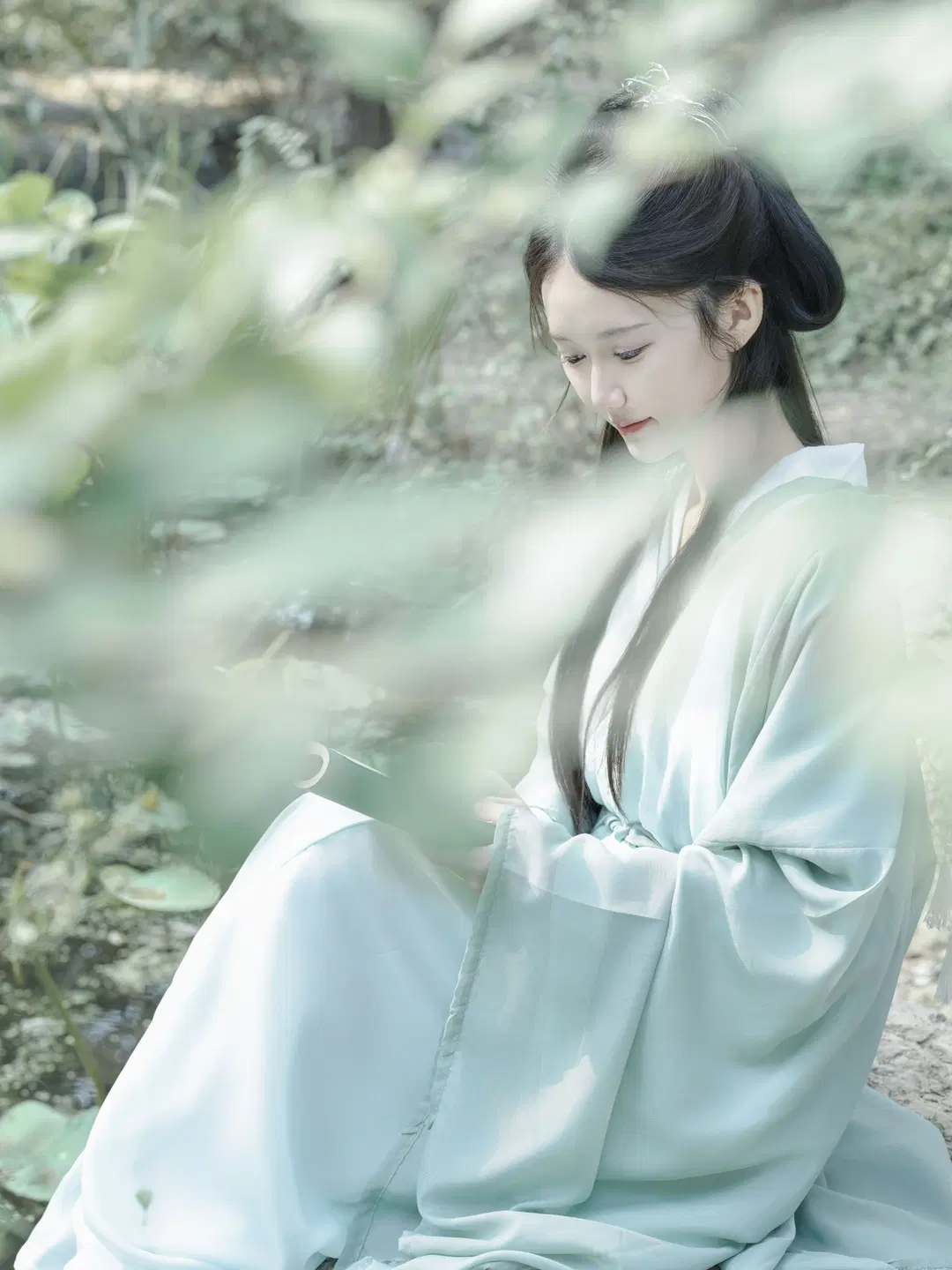Shooting Wei-Jin Style Hanfu Amidst Green Hills and Waters: This Mint Green Exudes Ethereal Serenity by 星空 - Image 7