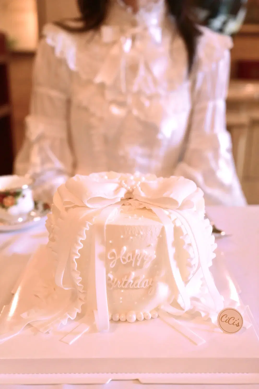 White Lolita Elizabeth JSK Birthday Photoshoot by 零 - Image 3