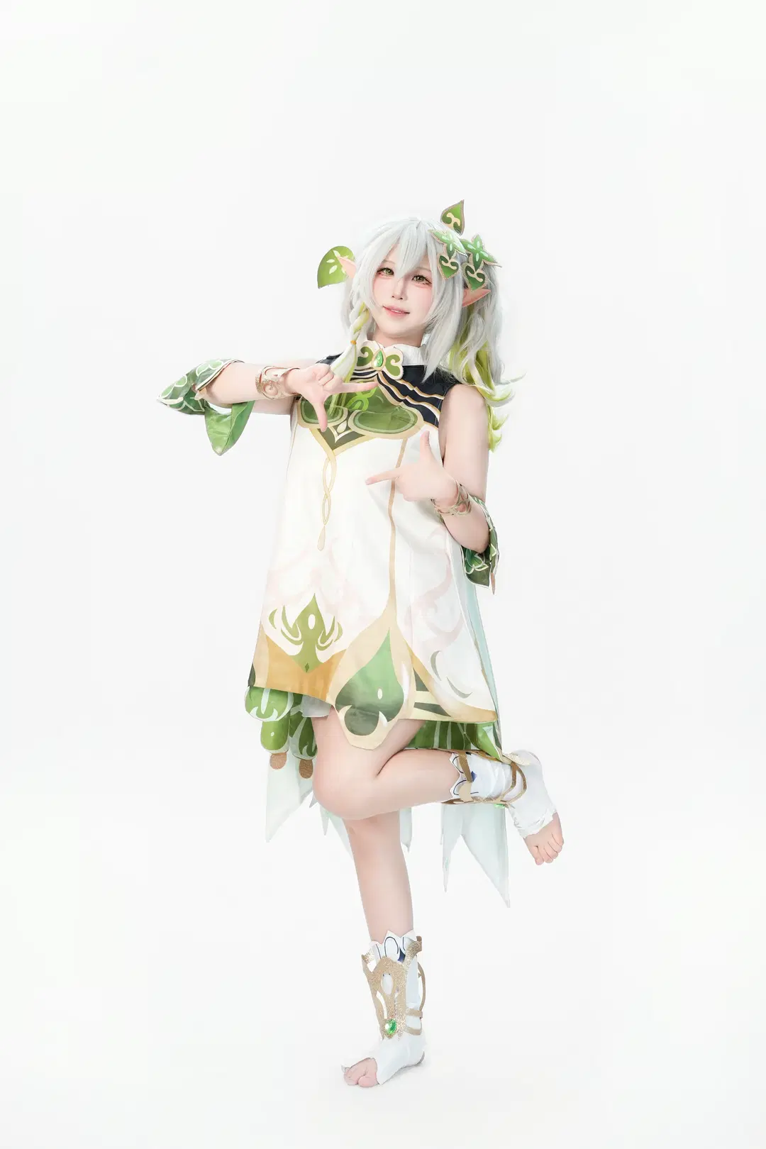 【Nahida Cosplay】Versatile Moe Girl Pose Reference in a White Studio by 芫宝 - Image 2