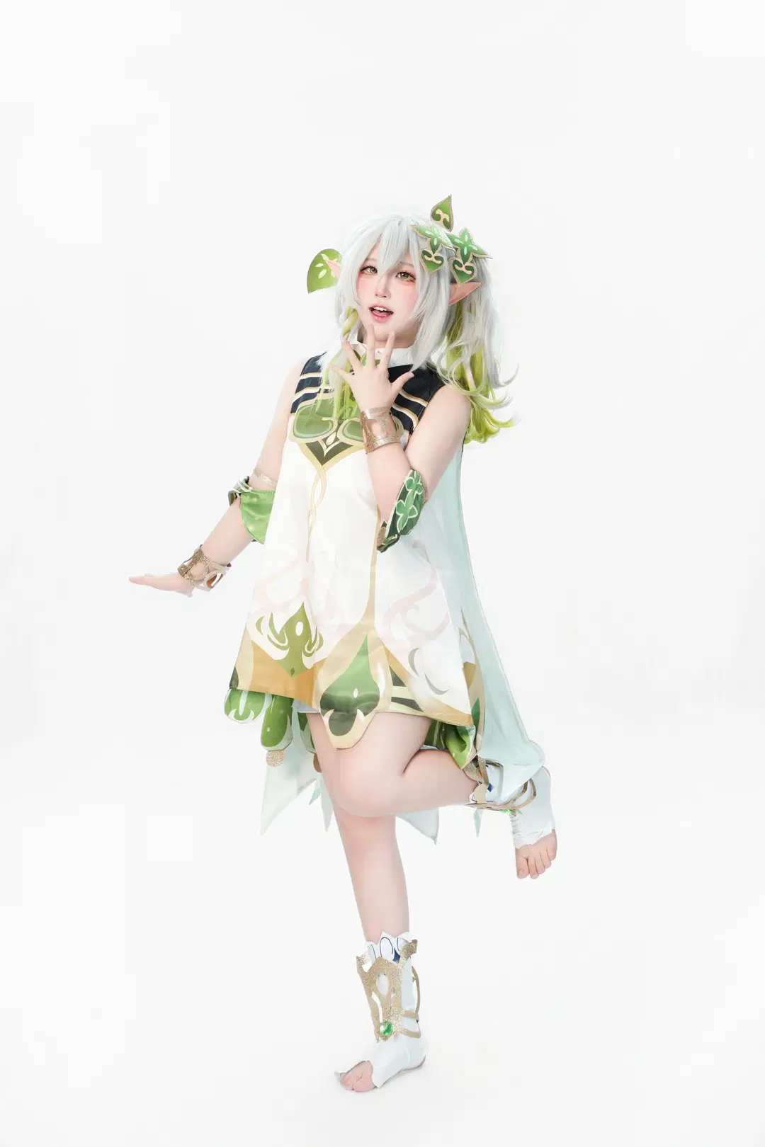 【Nahida Cosplay】Versatile Moe Girl Pose Reference in a White Studio by 芫宝 - Image 3