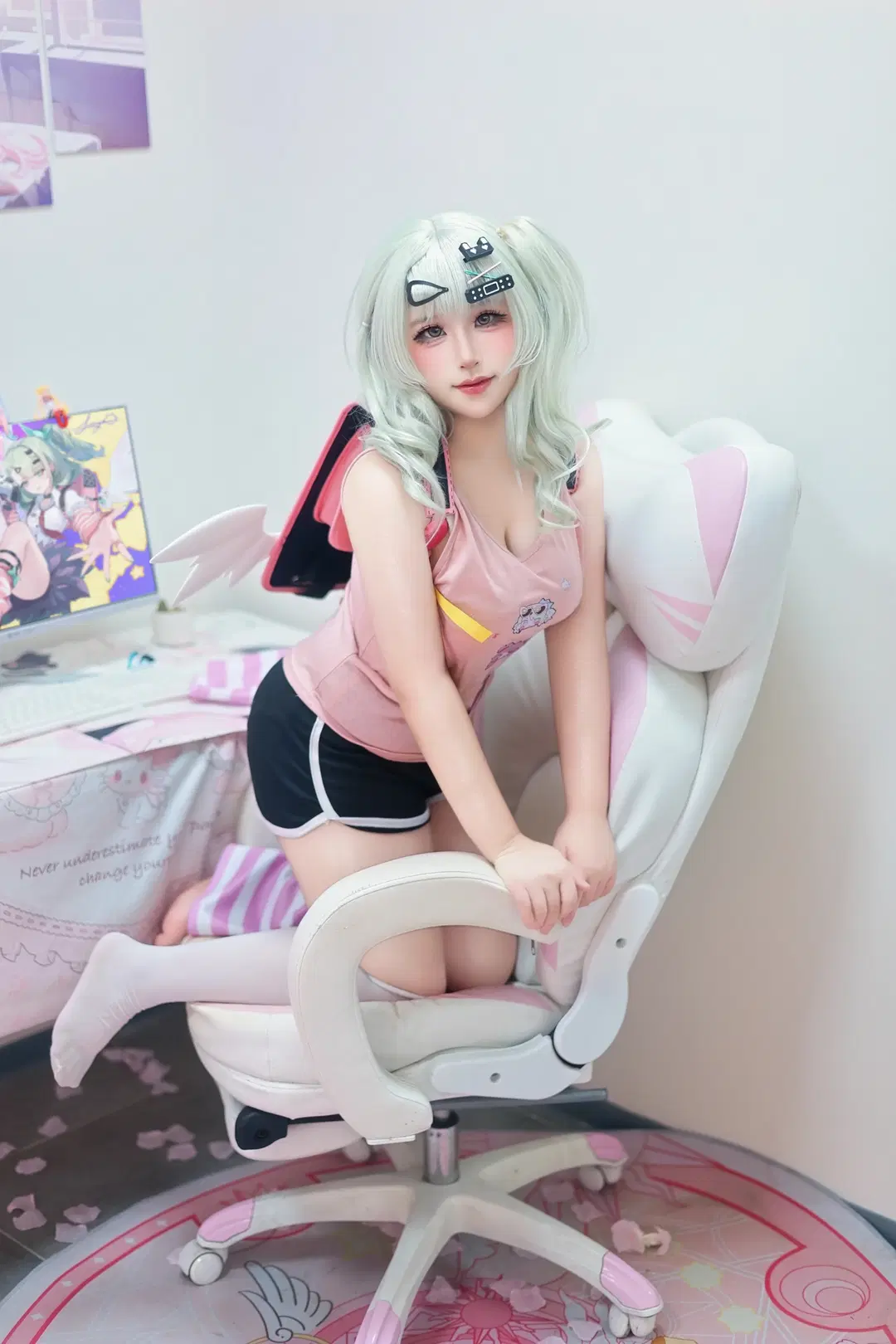 二次元少女, 白丝, 千夏cos, 电竞椅, 千夏小背心