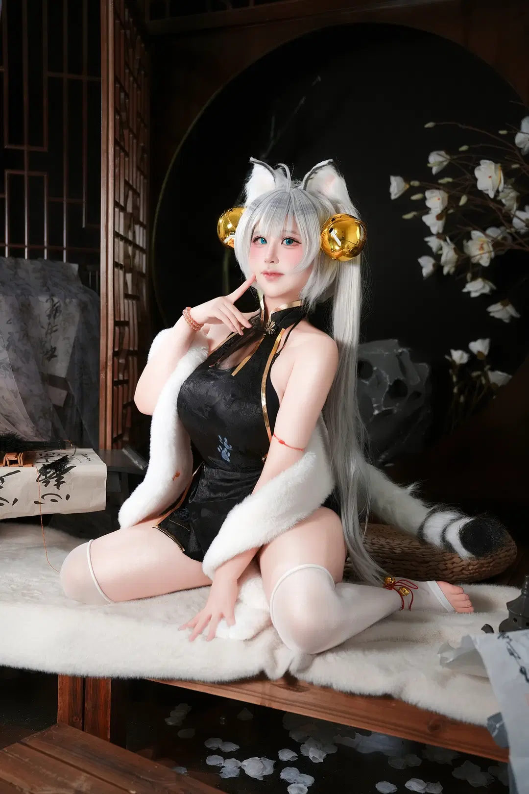 白虎娘 コスプレ, 写真のポーズ, 白ニーソコーデ, 獣耳, ダーク中国風