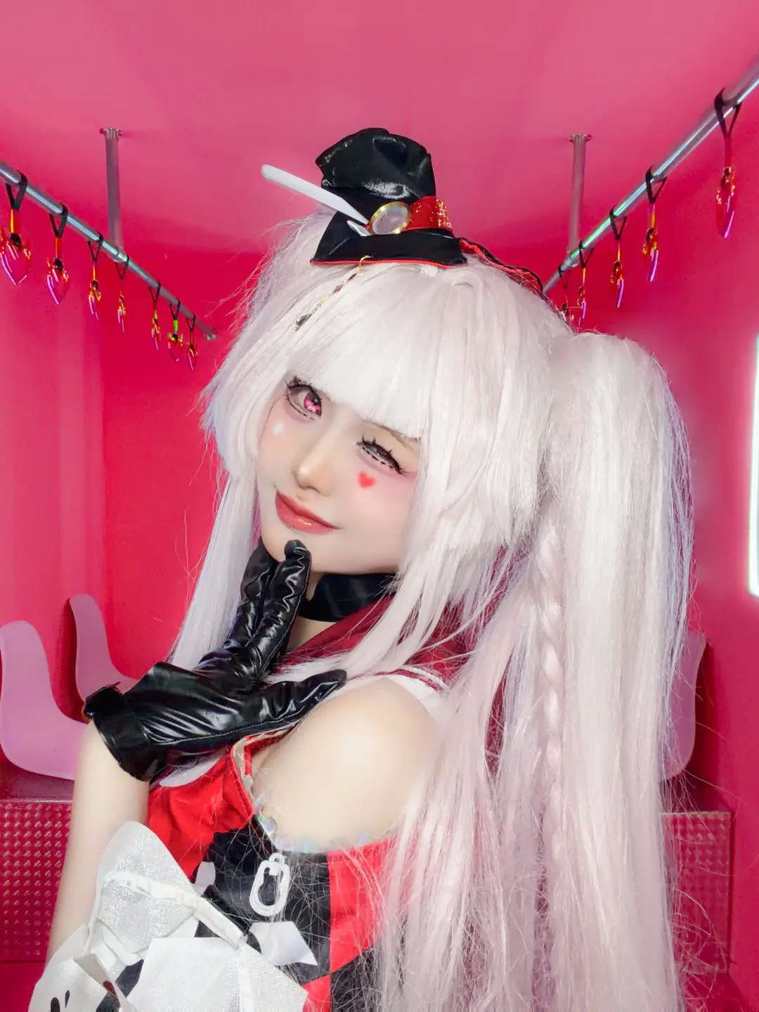 崩坏星穹铁道, 二次元cosplay, 火花cos, 红黑系穿搭, 粉色棚拍 - 第1张