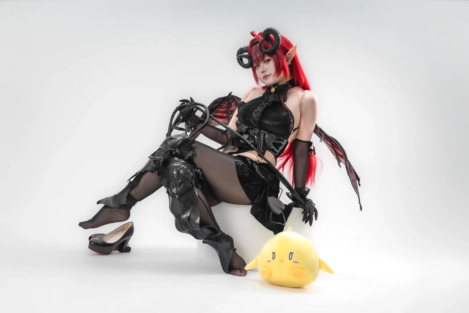 [Hindenburg cosplay] Azur Lane: Succubus Styling, A Textural Clash of Black stockings and Leather by 喵喵子kiki - Image 2