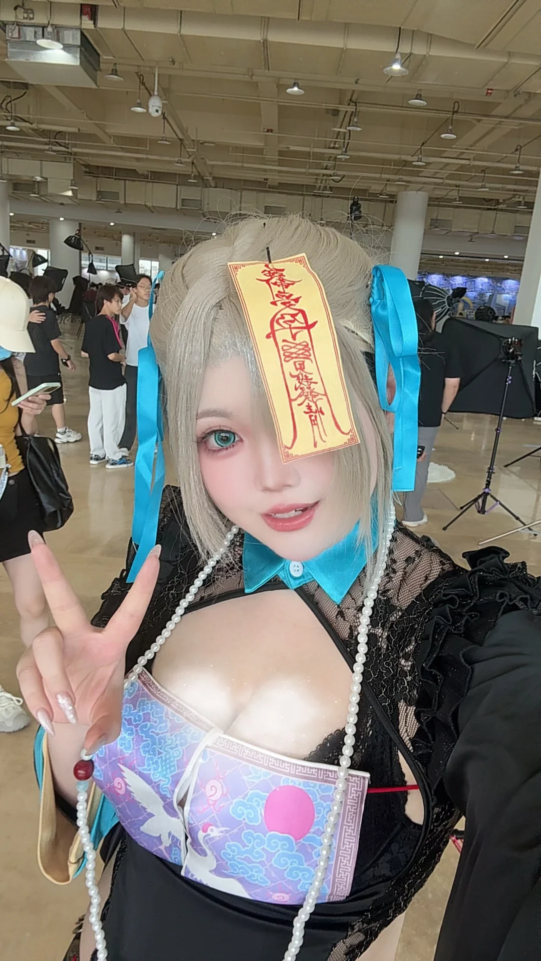 2D, Blue Archive, Convention photos, Asuna cosplay, Little zombie cosplay