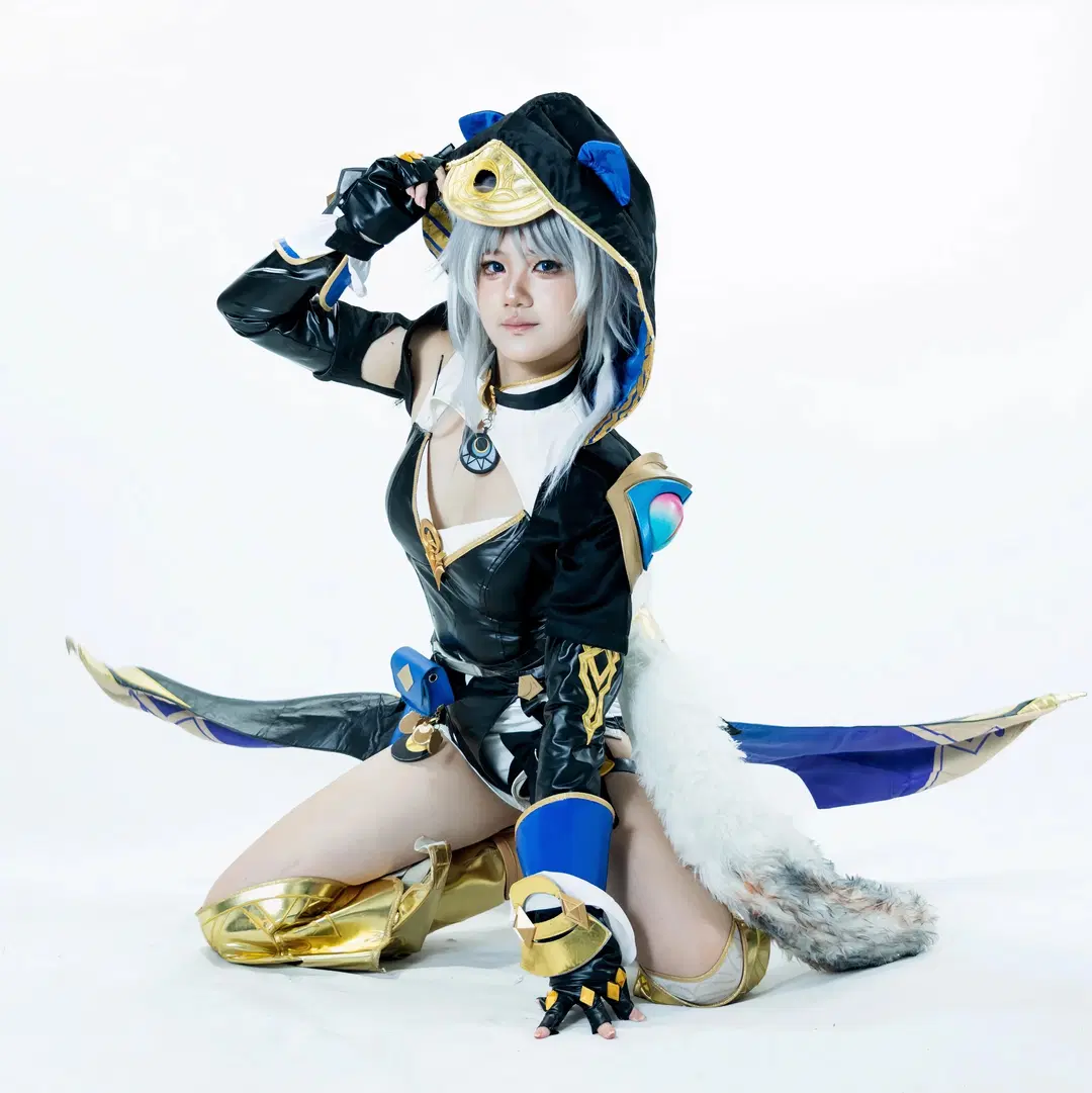 セファリア コスプレ, 崩壊：スターレイル, タイトなレザー衣装コスプレ, ケモ耳としっぽコスプレ, 銀髪青眼コスプレ