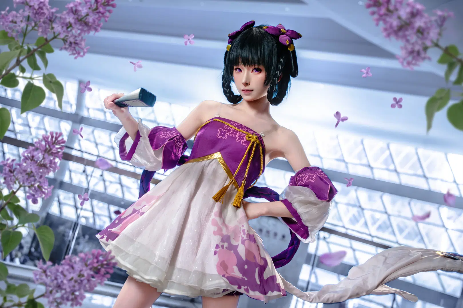 Honor of Kings Xiao Qiao Cosplay 'Lilac Knot': Clad in Violet Silk and Wielding a Folding Fan for a Spring Rendezvous by 釉夏 - Image 2