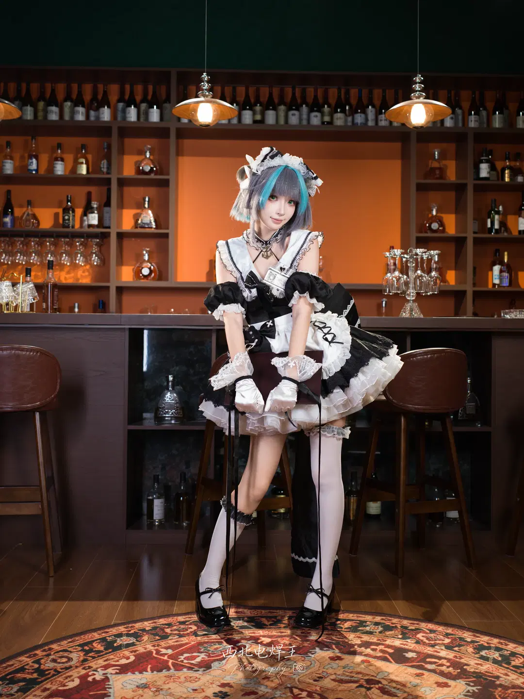 复古酒吧, 二次元写真, 女仆装cos, 白色丝袜, 猫系风格