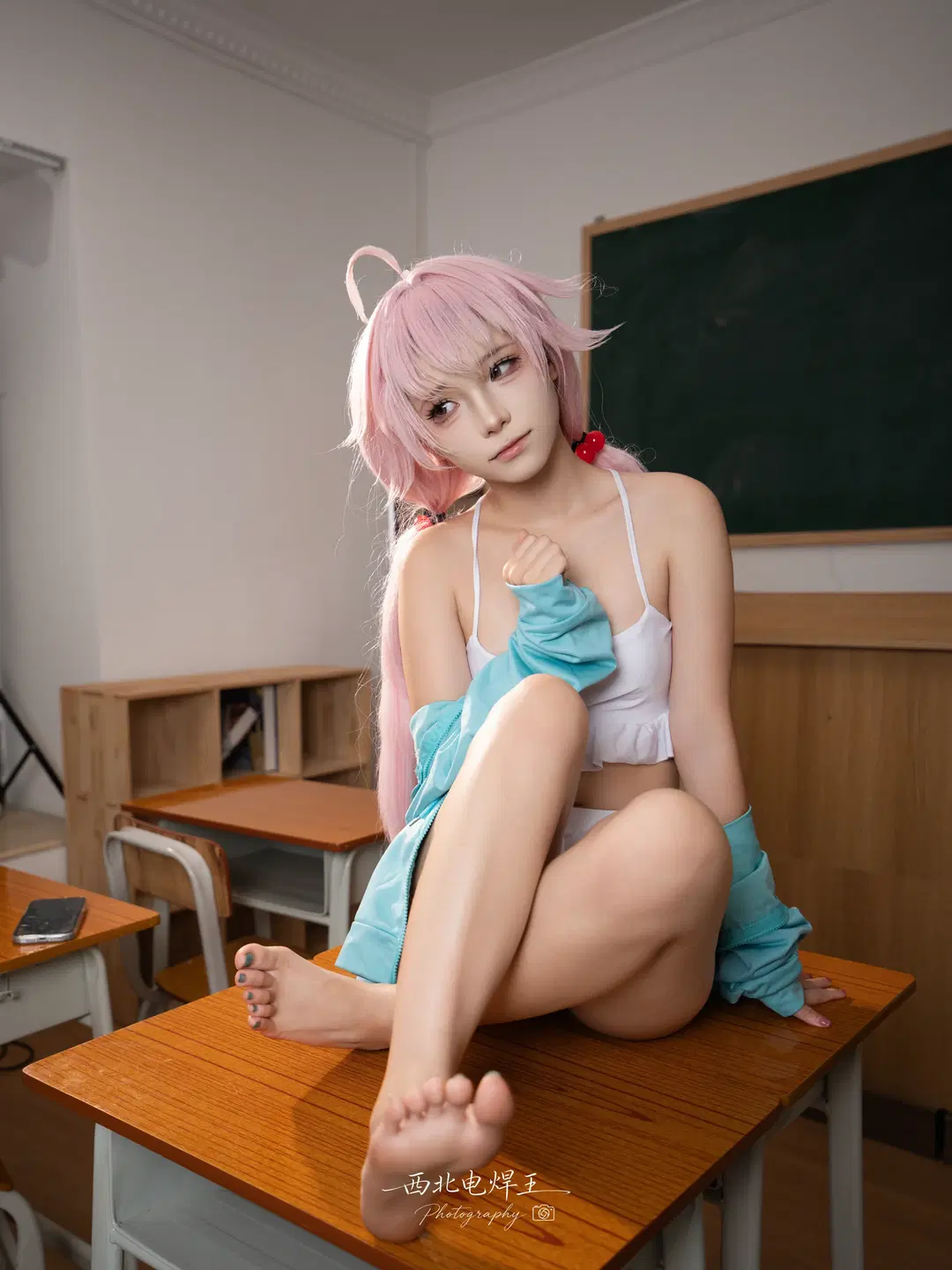 ピンク髪と教室の机、このコスプレシェアは最高にエモい - 西北电焊王 - 3枚目