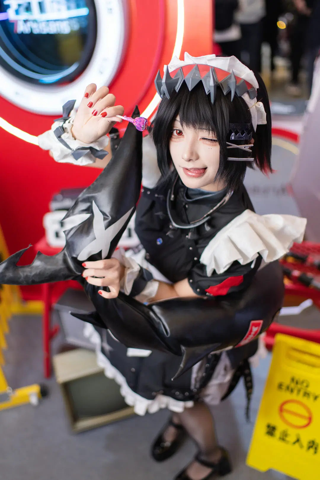 『ゼンレスゾーンゼロ』チャイナジョイ、パンクメイド服にサメの尻尾を合わせて - 森森不懂摄影 - 2枚目