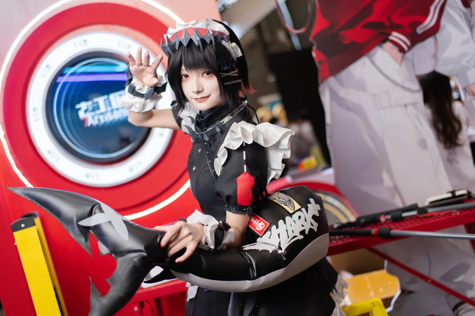 『ゼンレスゾーンゼロ』チャイナジョイ、パンクメイド服にサメの尻尾を合わせて - 森森不懂摄影 - 4枚目