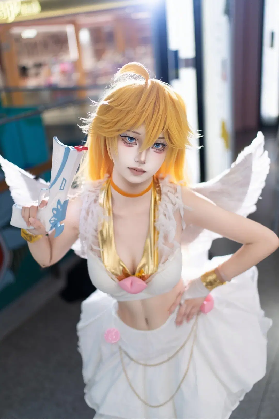 Convention photos return, collision of white angel styling and gold strapped high heels by 森森不懂摄影 - Image 2
