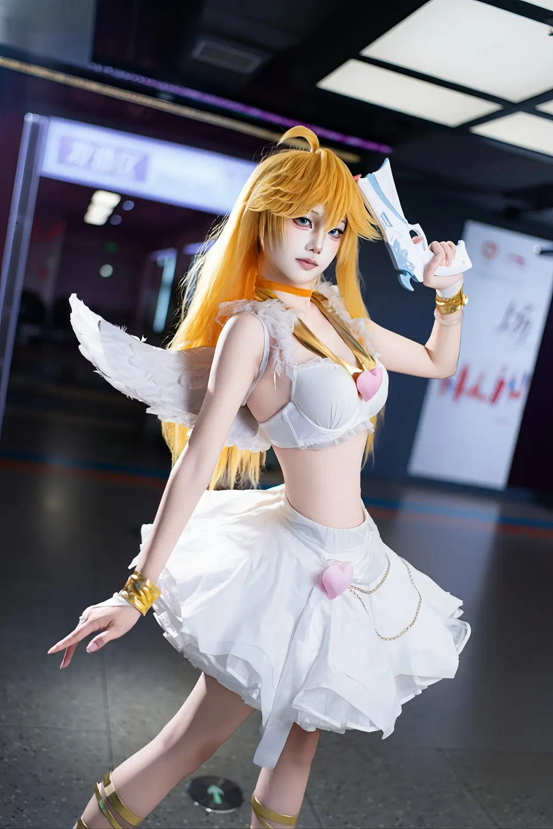 Convention photos return, collision of white angel styling and gold strapped high heels by 森森不懂摄影 - Image 4