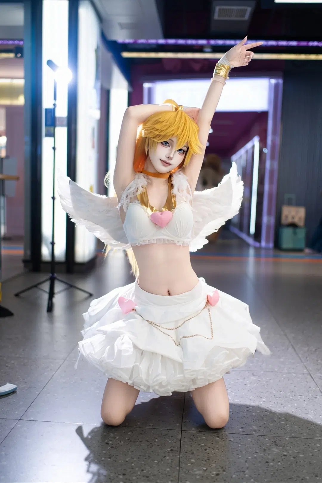 Convention photos return, collision of white angel styling and gold strapped high heels by 森森不懂摄影 - Image 5