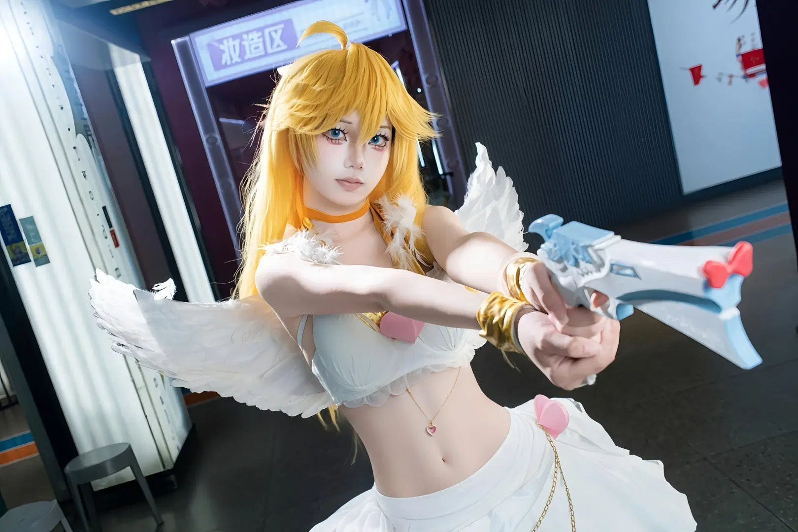 Convention photos return, collision of white angel styling and gold strapped high heels by 森森不懂摄影 - Image 8