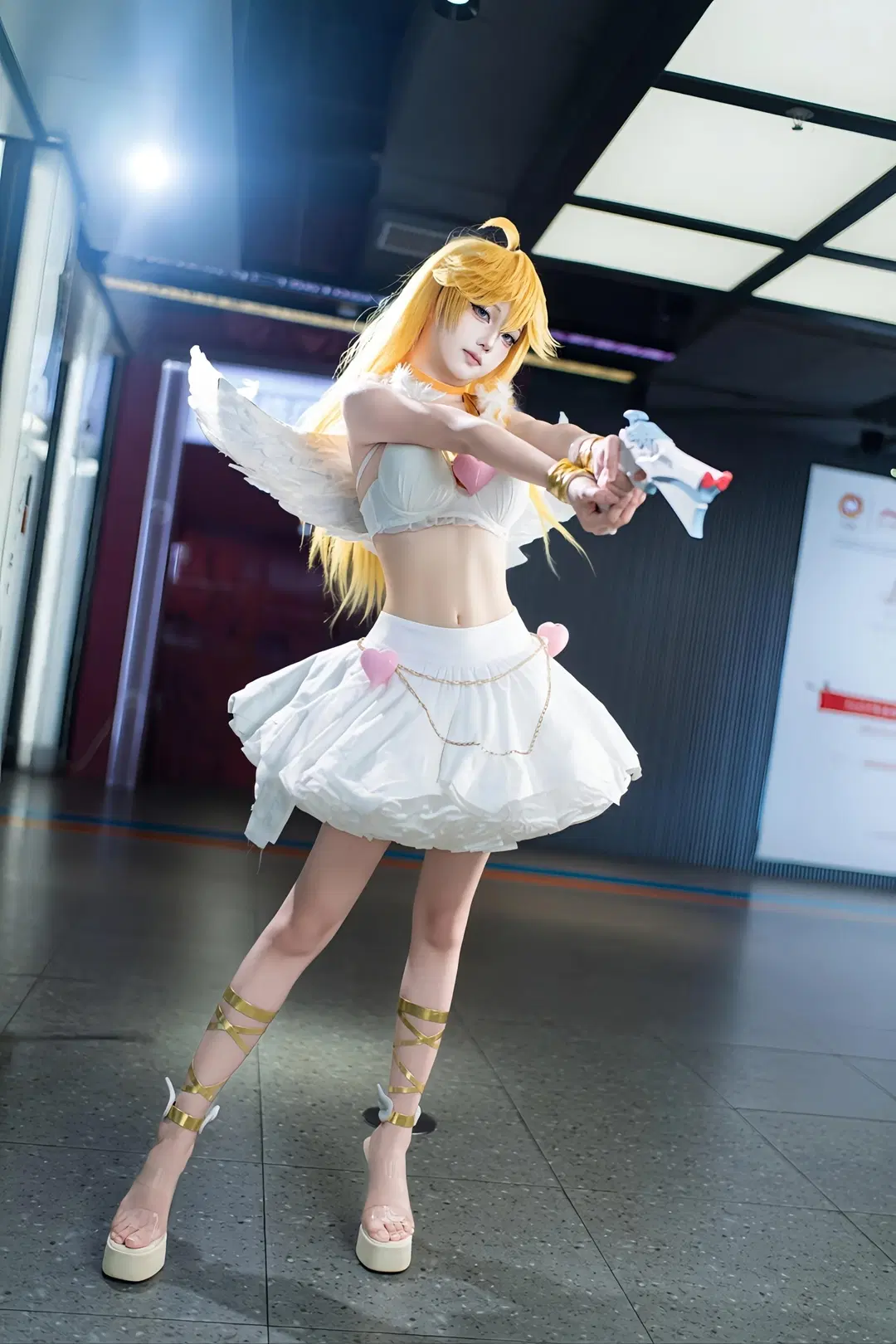 Convention photos return, collision of white angel styling and gold strapped high heels by 森森不懂摄影 - Image 9