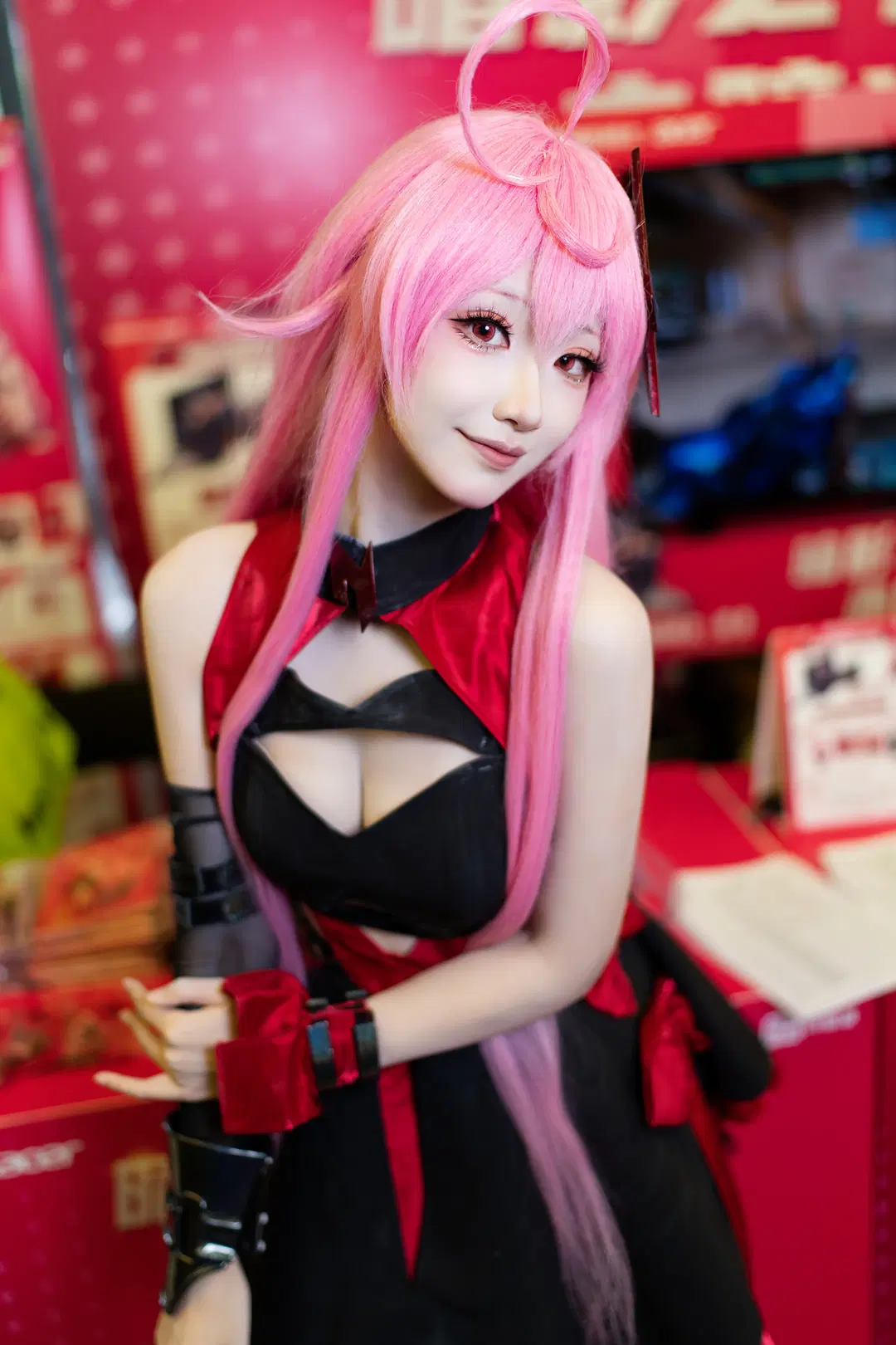 【赤瞳cos】暗影骑士线下展台打卡，红黑战衣还原度高 - 森森不懂摄影 - 第2张