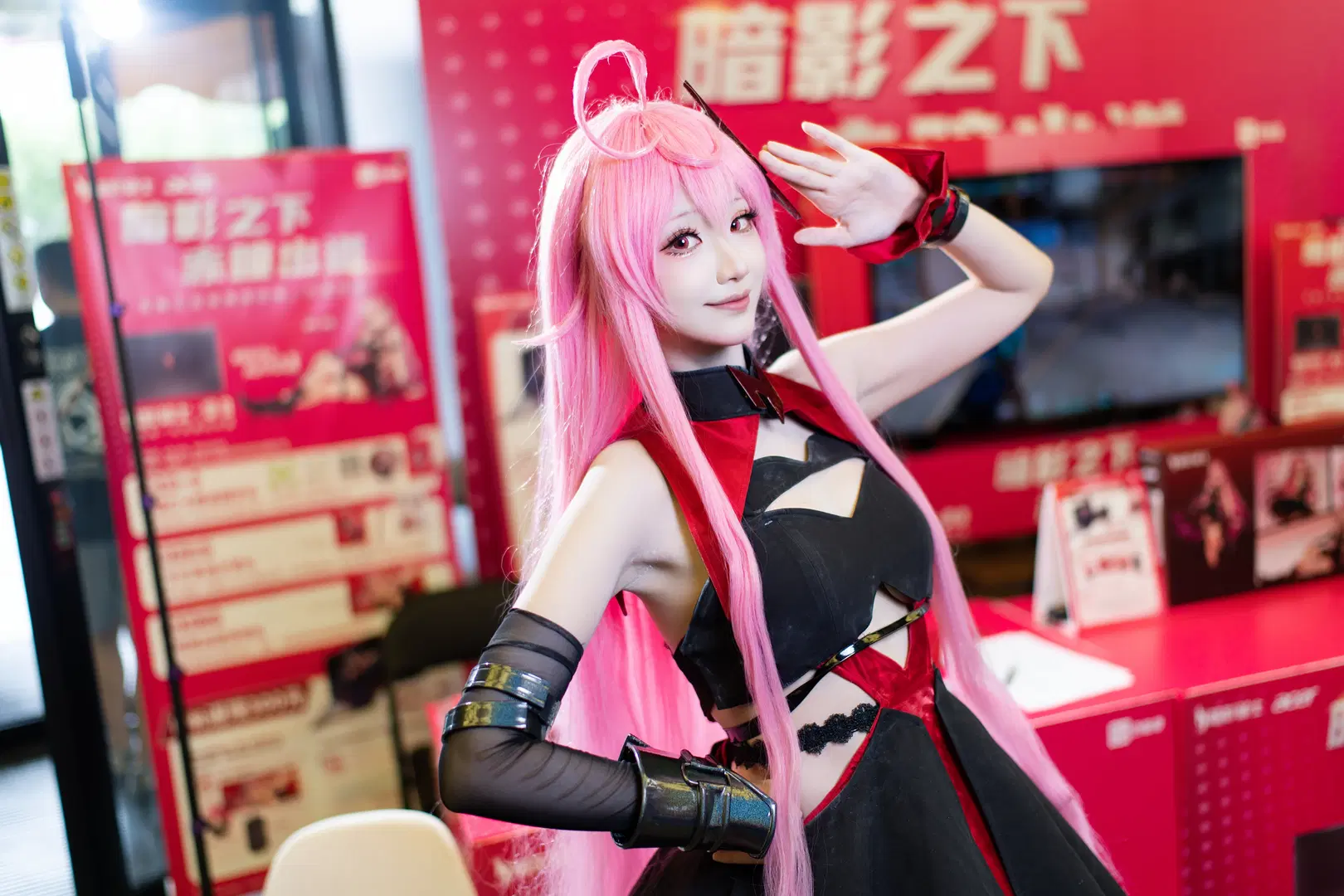 【赤瞳cos】暗影骑士线下展台打卡，红黑战衣还原度高 - 森森不懂摄影 - 第3张