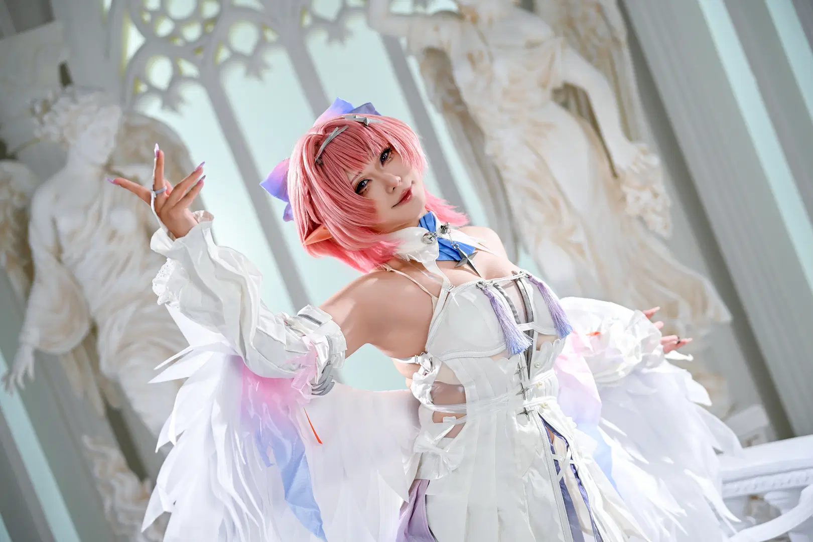 [Remielle cosplay] Pure White Angel Wings and Purple Staff: An Ethereal Dreamscape by 朝三暮四 - Image 6