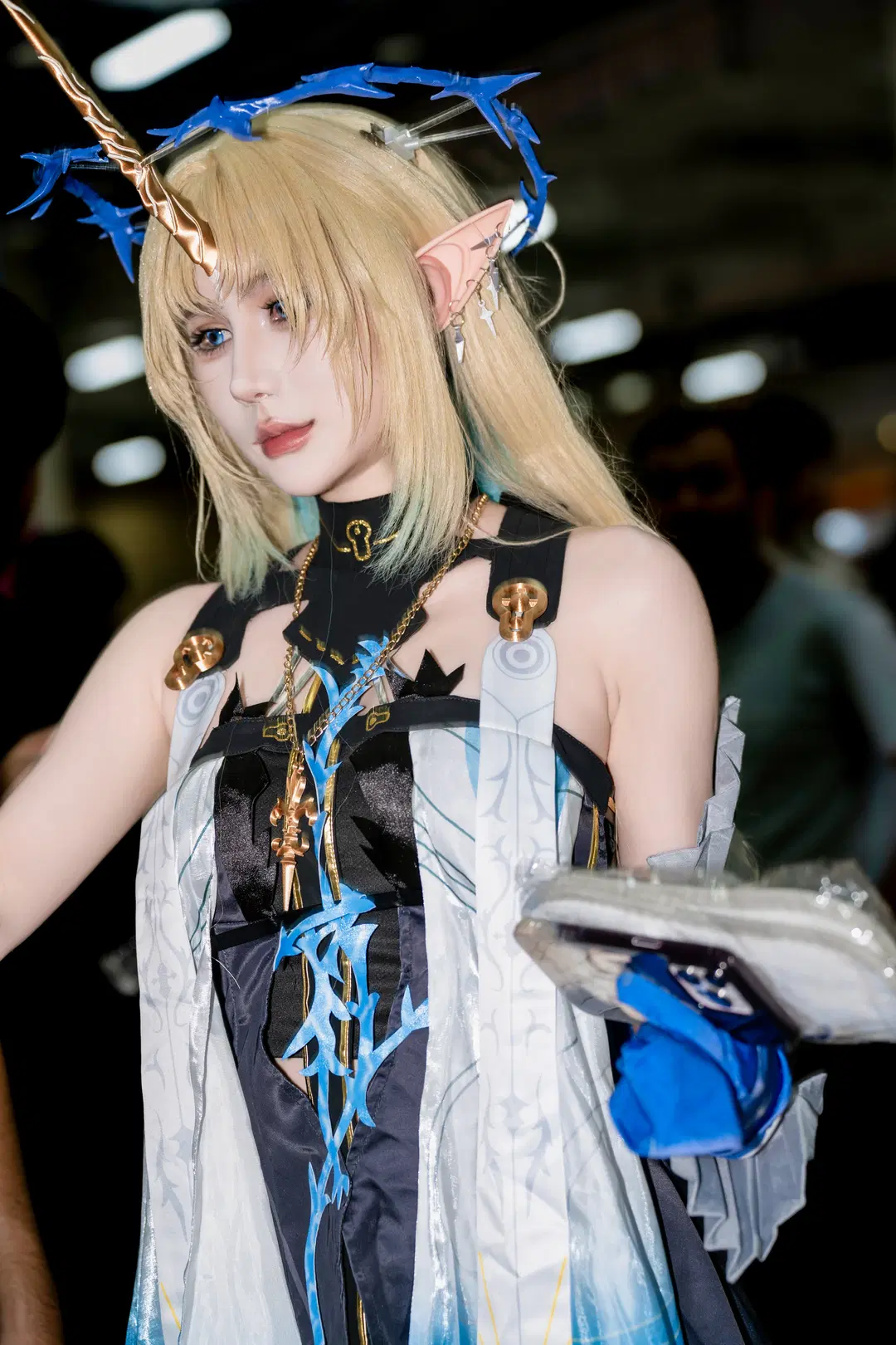 Convention Photos: On-Site Detail Log of a Blonde Elf Styling by 朝三暮四 - Image 2