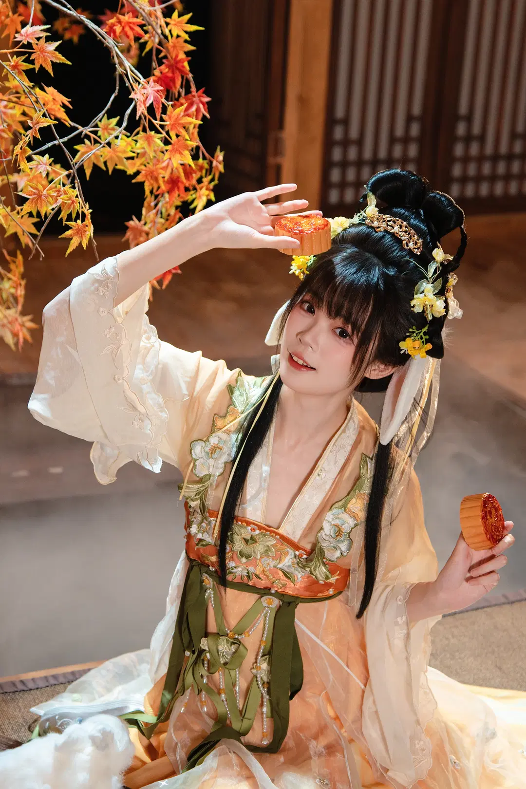 Mid-Autumn Guofeng Hanfu Moon-Viewing Photoshoot: A Full Moon and a Blooming Flower for Eternal Togetherness by 朝三暮四 - Image 2