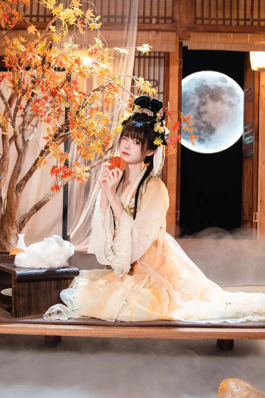 Mid-Autumn Guofeng Hanfu Moon-Viewing Photoshoot: A Full Moon and a Blooming Flower for Eternal Togetherness by 朝三暮四 - Image 3