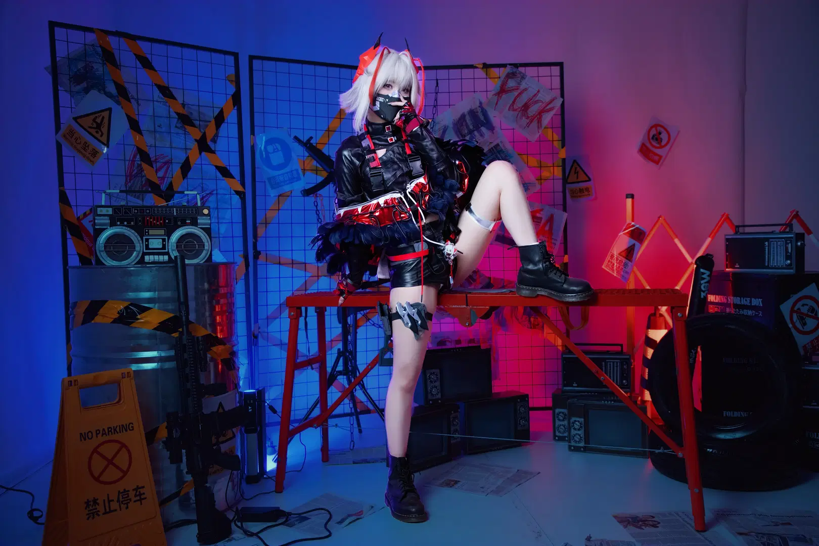 【麦晓雯cos】三角洲行动赛博战斗风，工业棚里的战术少女 - 星漫映画 - 第2张