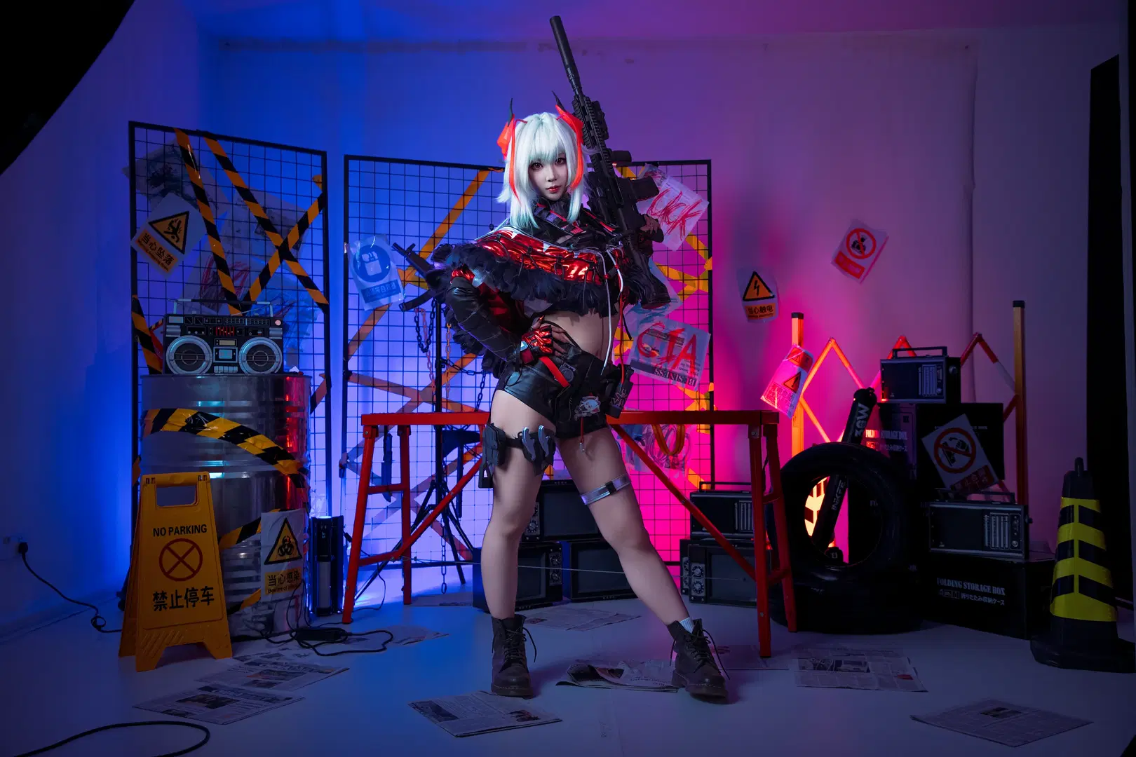 【麦晓雯cos】三角洲行动赛博战斗风，工业棚里的战术少女 - 星漫映画 - 第3张