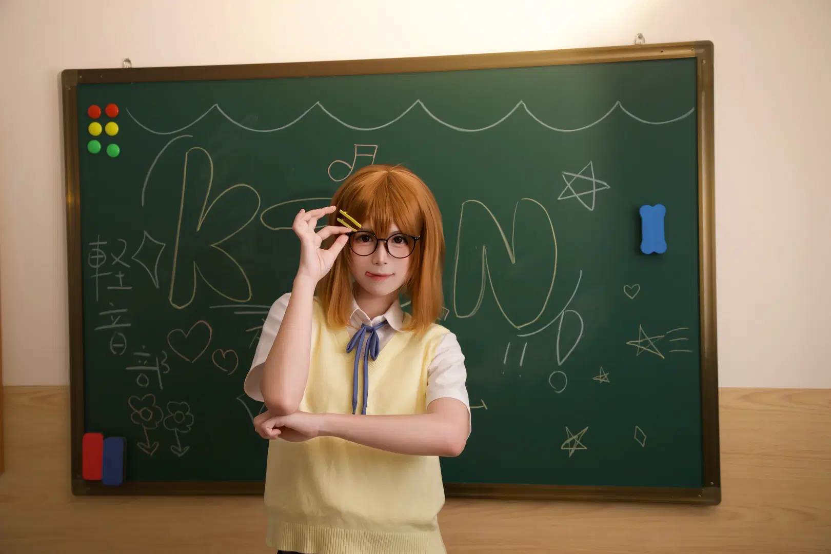 【平泽唯cos】轻音少女的教室日常，呆萌气息拉满 - 星漫映画 - 第5张