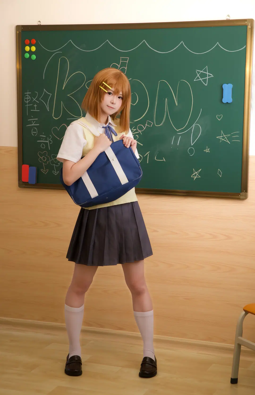【平泽唯cos】轻音少女的教室日常，呆萌气息拉满 - 星漫映画 - 第6张