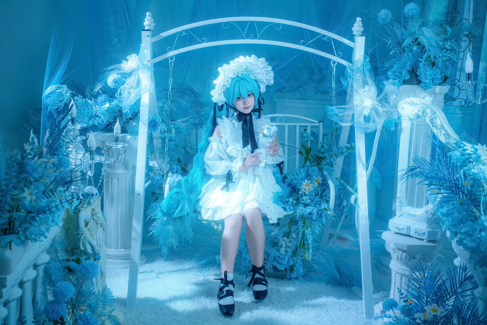 【初音ミク コスプレ】蒼き迷境に佇む寒色ロリータ写真 - 星漫映画 - 3枚目