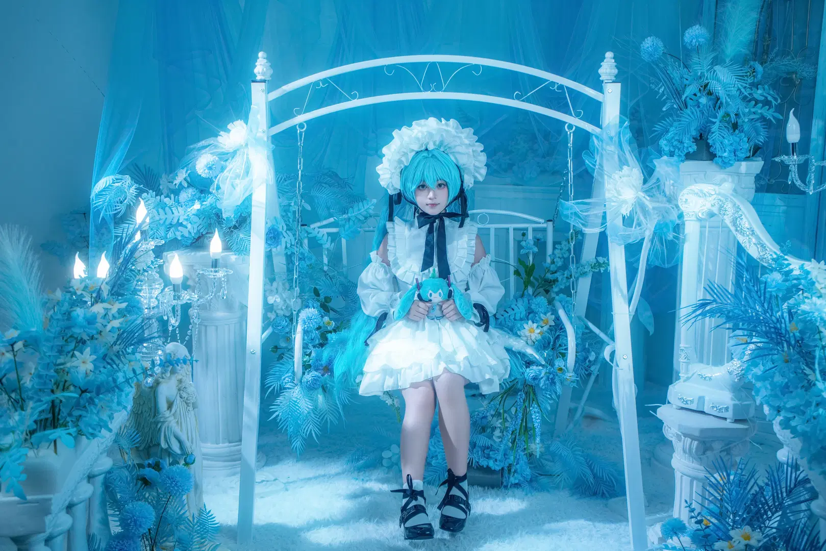 【初音ミク コスプレ】蒼き迷境に佇む寒色ロリータ写真 - 星漫映画 - 4枚目
