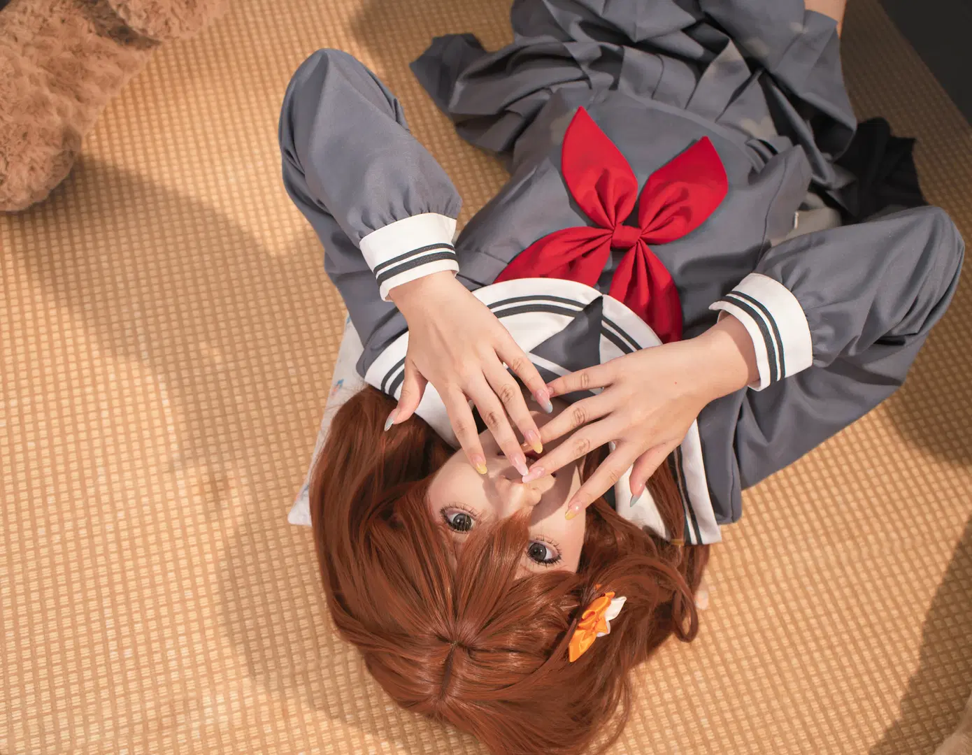 【花里みのりコスプレ】セーラー服でテディベアと過ごす癒やしの室内時間 - 星漫映画 - 4枚目